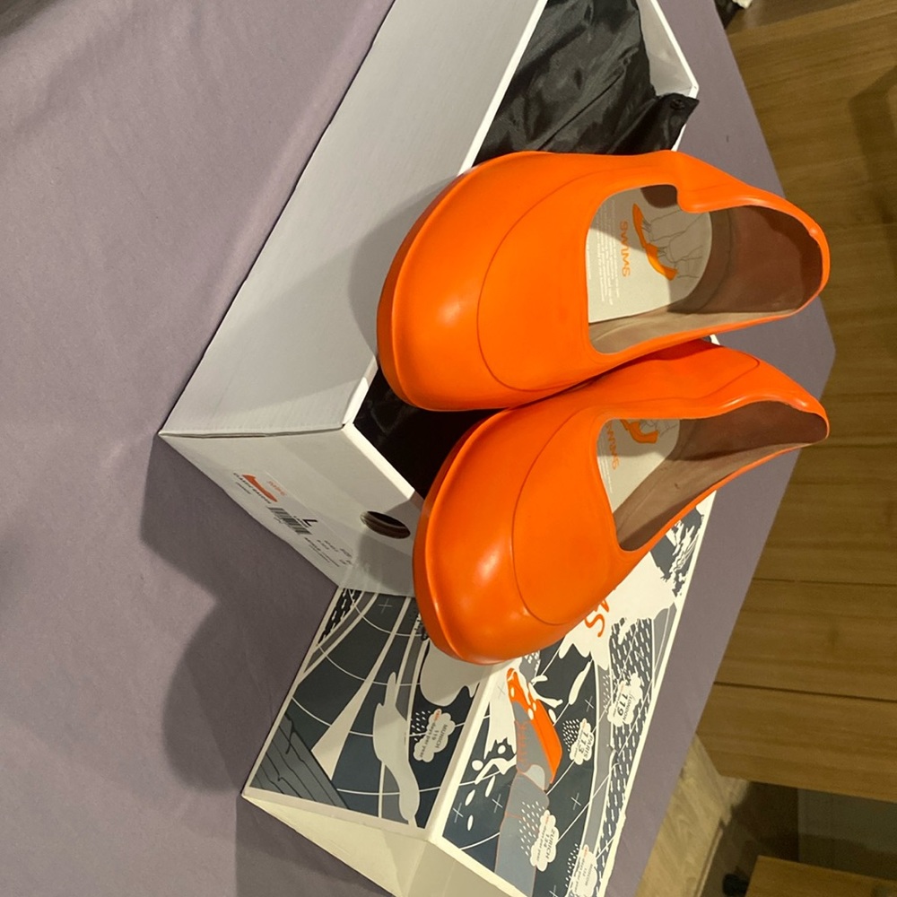 Swims galosh in orange 9-10.5 L